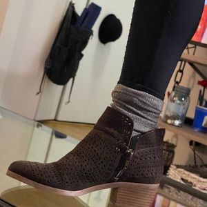 Crown vintage brown suede like booties! Tooo cute